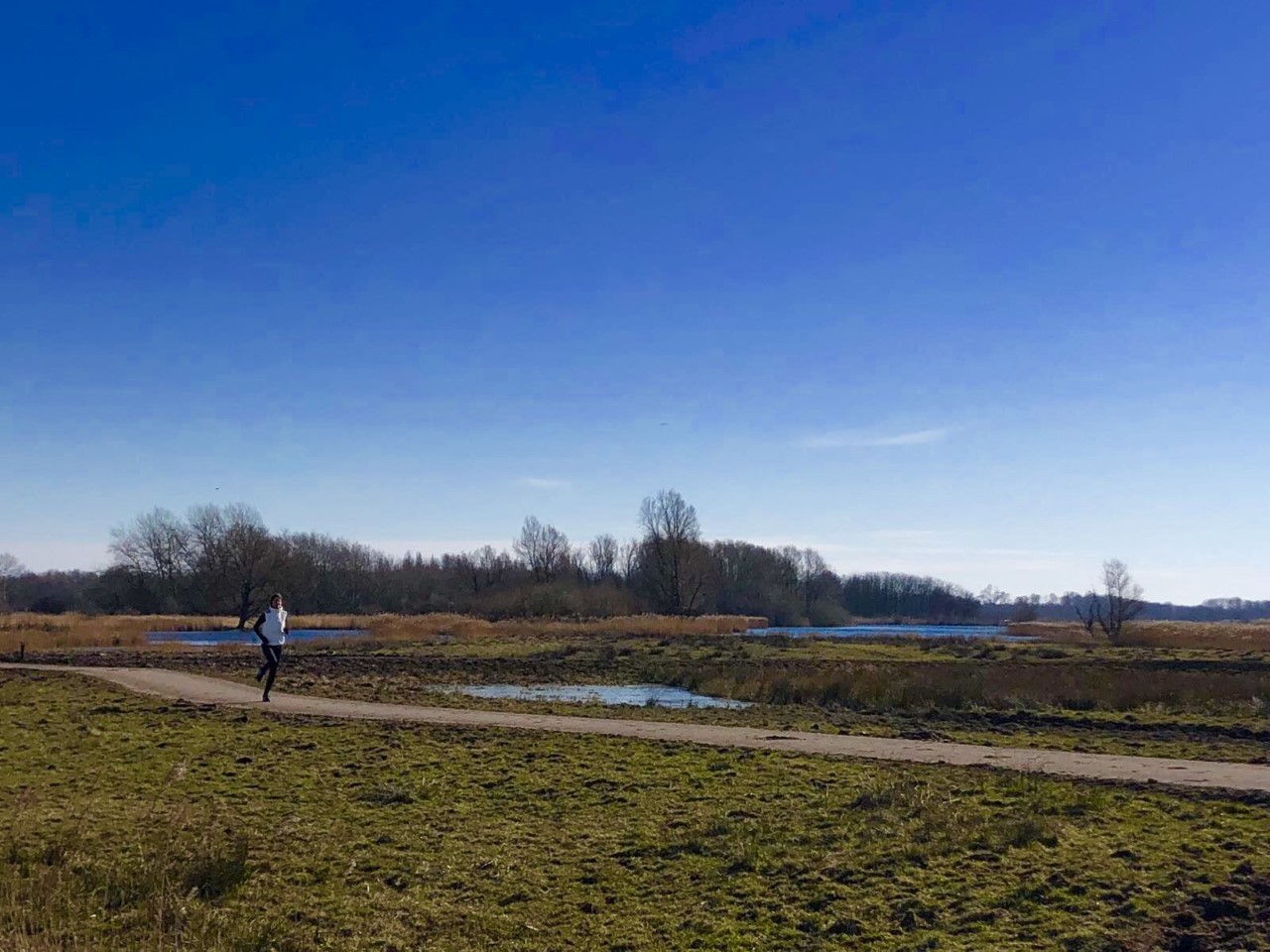 Stephanie die rent in het Twiske, vooraanzicht